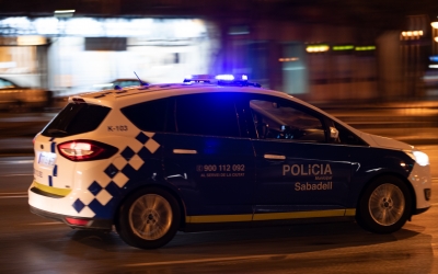 Vehicles de la Policia Municipal han perseguit els acusats, que s'han fugat en veure els agents | Roger Benet